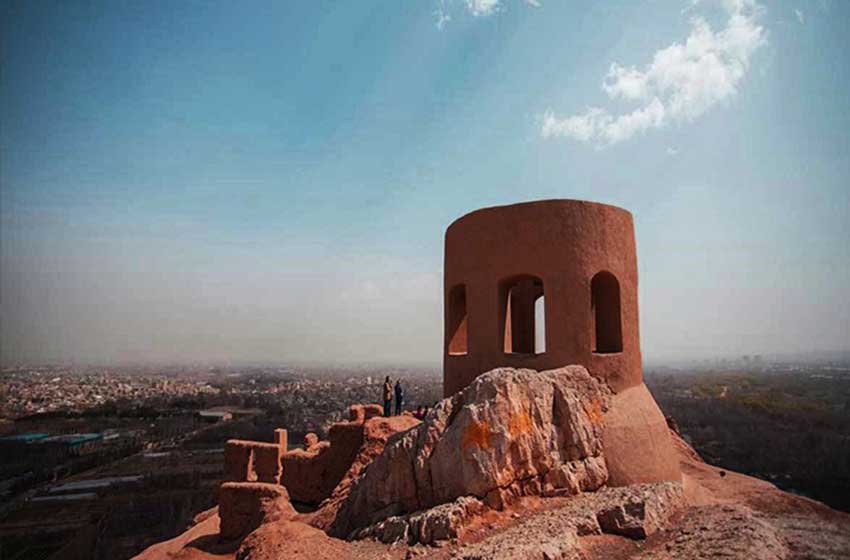 کشف جاذبه‌های ناشناخته: راهنمای عملی دسترسی به آتشگاه اصفهان