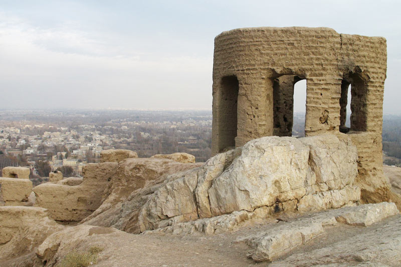 کشف جاذبه‌های ناشناخته: راهنمای عملی دسترسی به آتشگاه اصفهان
